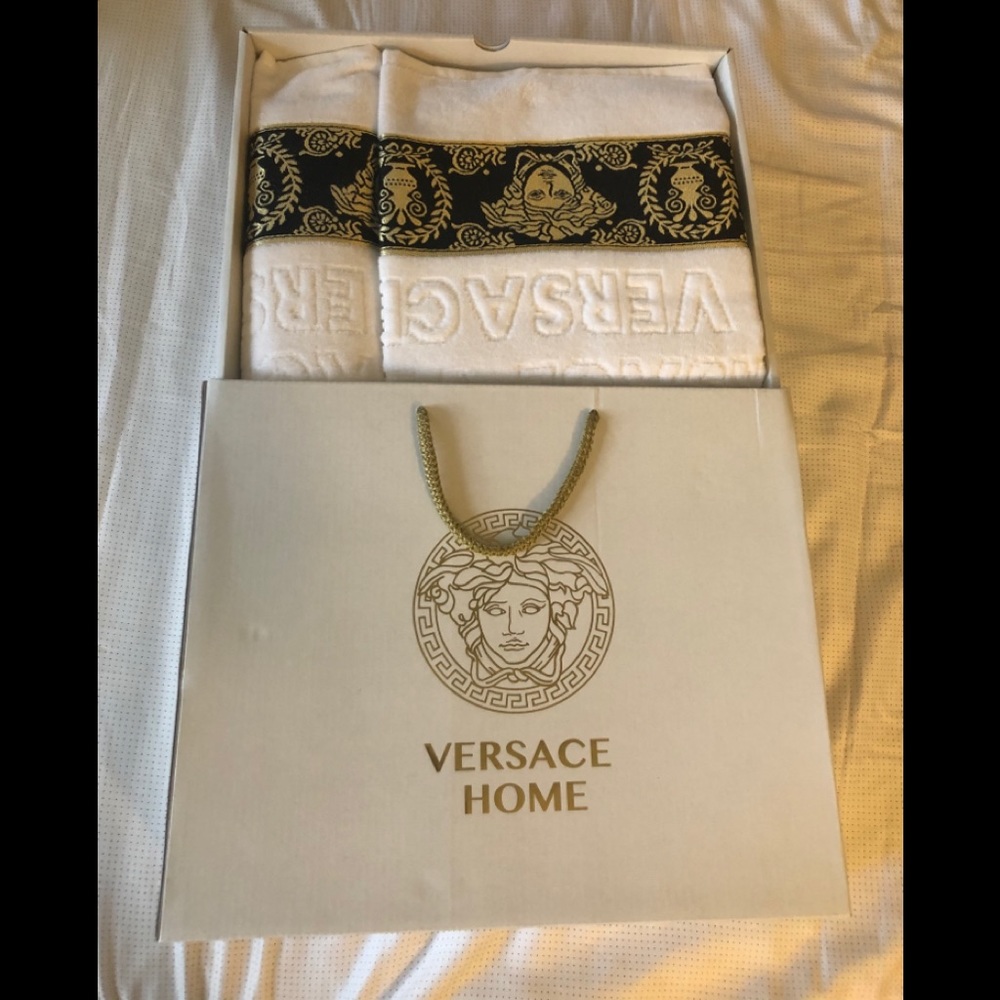 Versace towel set